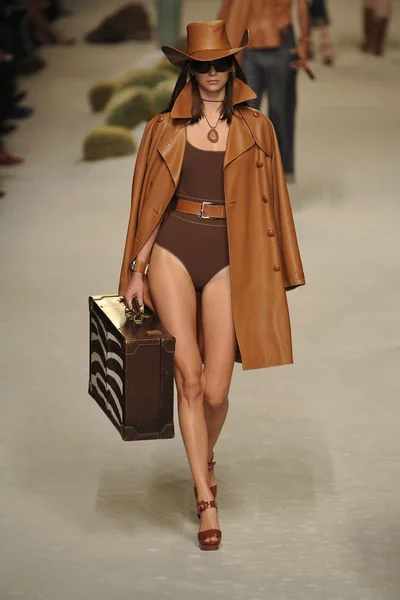 Look 28
